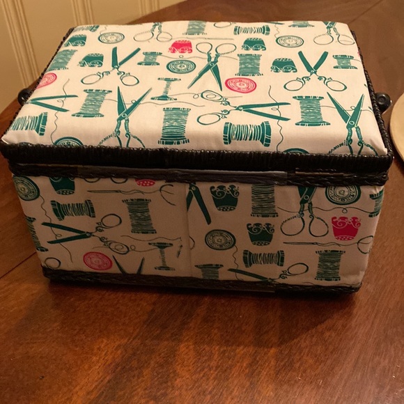 Singer Stow and Sew Classic Basket - Picture 4 of 8